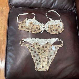 NWOT Valentino lingerie set size B bra and medium panties